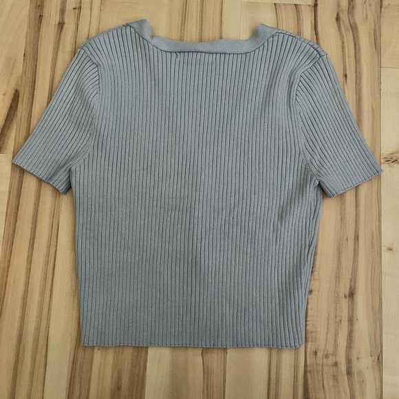 Forever 21 Gray Buttoned Ribbed Crop Top - Picture 2 of 3